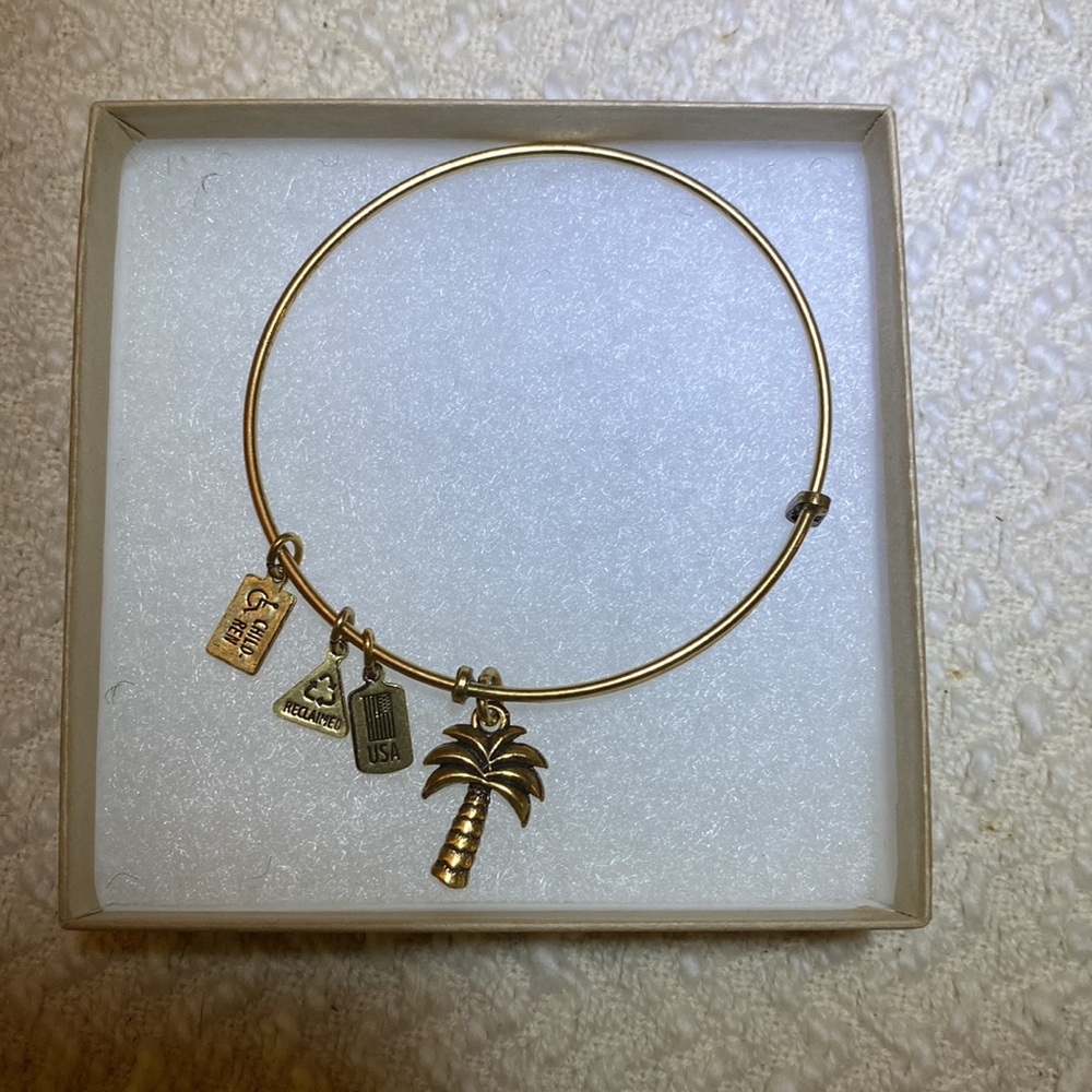 NIB Wind & Fire Palm Tree Bracelet- Gold Tone